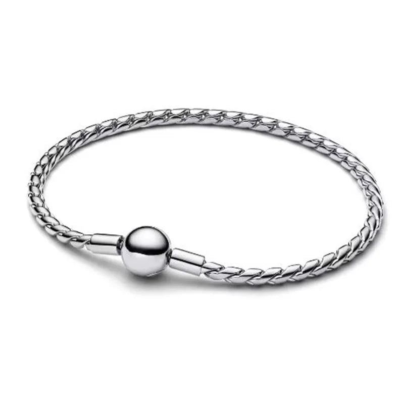 The popular silver wristband features dual tone and woven Cuban ropes, making it fashionable and versatile.