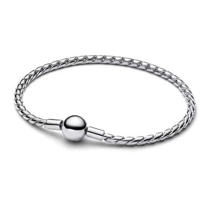 The popular silver wristband features dual tone and woven Cuban ropes, making it fashionable and versatile.