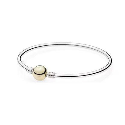 The popular silver wristband features dual tone and woven Cuban ropes, making it fashionable and versatile.