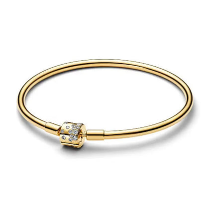 The popular silver wristband features dual tone and woven Cuban ropes, making it fashionable and versatile.