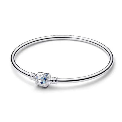 The popular silver wristband features dual tone and woven Cuban ropes, making it fashionable and versatile.