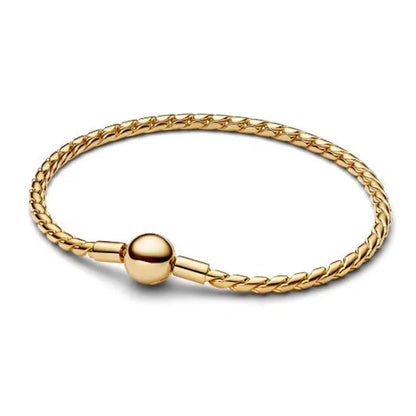 The popular silver wristband features dual tone and woven Cuban ropes, making it fashionable and versatile.